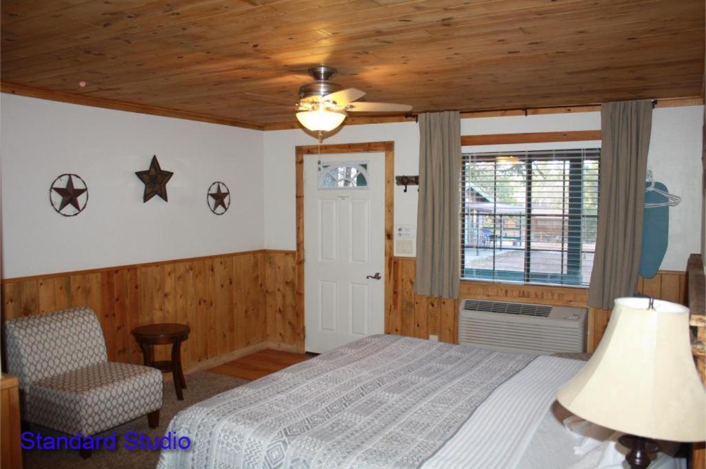 פיינטופ-לייקסייד Lumbermen'S Village מראה חיצוני תמונה